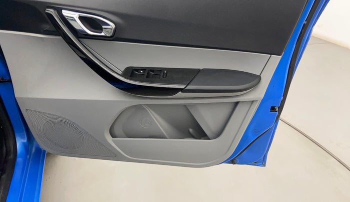 2020 Tata Tiago XZA PETROL, Petrol, Automatic, 43,094 km, Driver Side Door Panels Control