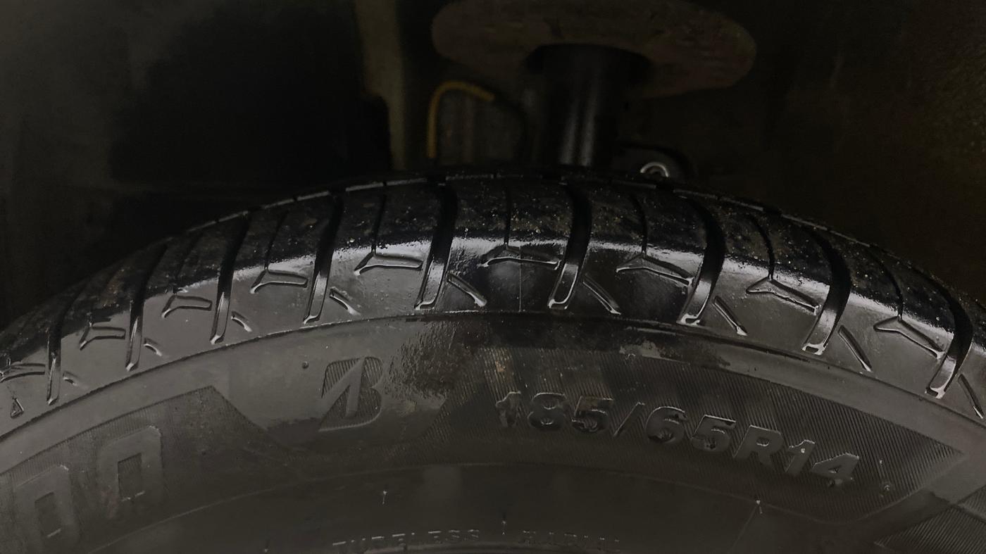 2016 Mahindra Kuv100 K8 D 5 STR, Diesel, Manual, 89,762 km, Left Front Tyre Tread