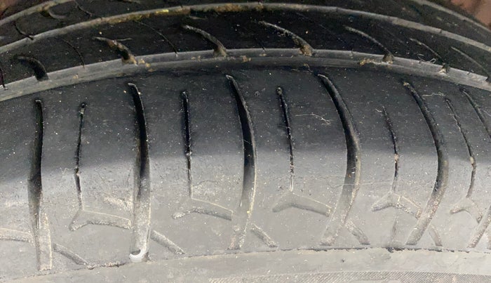 2016 Hyundai Elite i20 MAGNA 1.2, Petrol, Manual, 1,46,409 km, Left Rear Tyre Tread