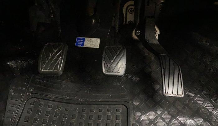 2016 Maruti Swift VDI (O), Diesel, Manual, 73,930 km, Pedals