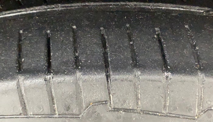 2016 Maruti Swift VDI (O), Diesel, Manual, 73,930 km, Right Front Tyre Tread