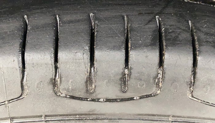 2016 Maruti Swift VDI (O), Diesel, Manual, 73,930 km, Left Front Tyre Tread