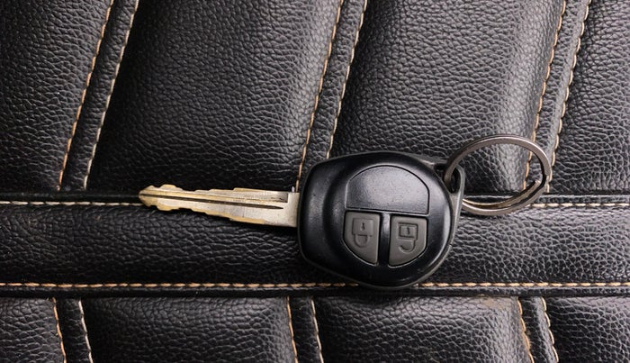 2016 Maruti Swift VDI (O), Diesel, Manual, 73,930 km, Key Close Up