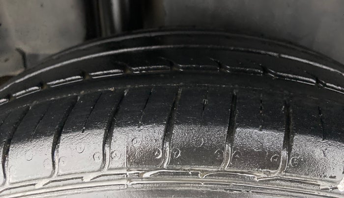 2017 Maruti Ciaz DELTA 1.4 AT PETROL, Petrol, Automatic, 36,066 km, Right Rear Tyre Tread