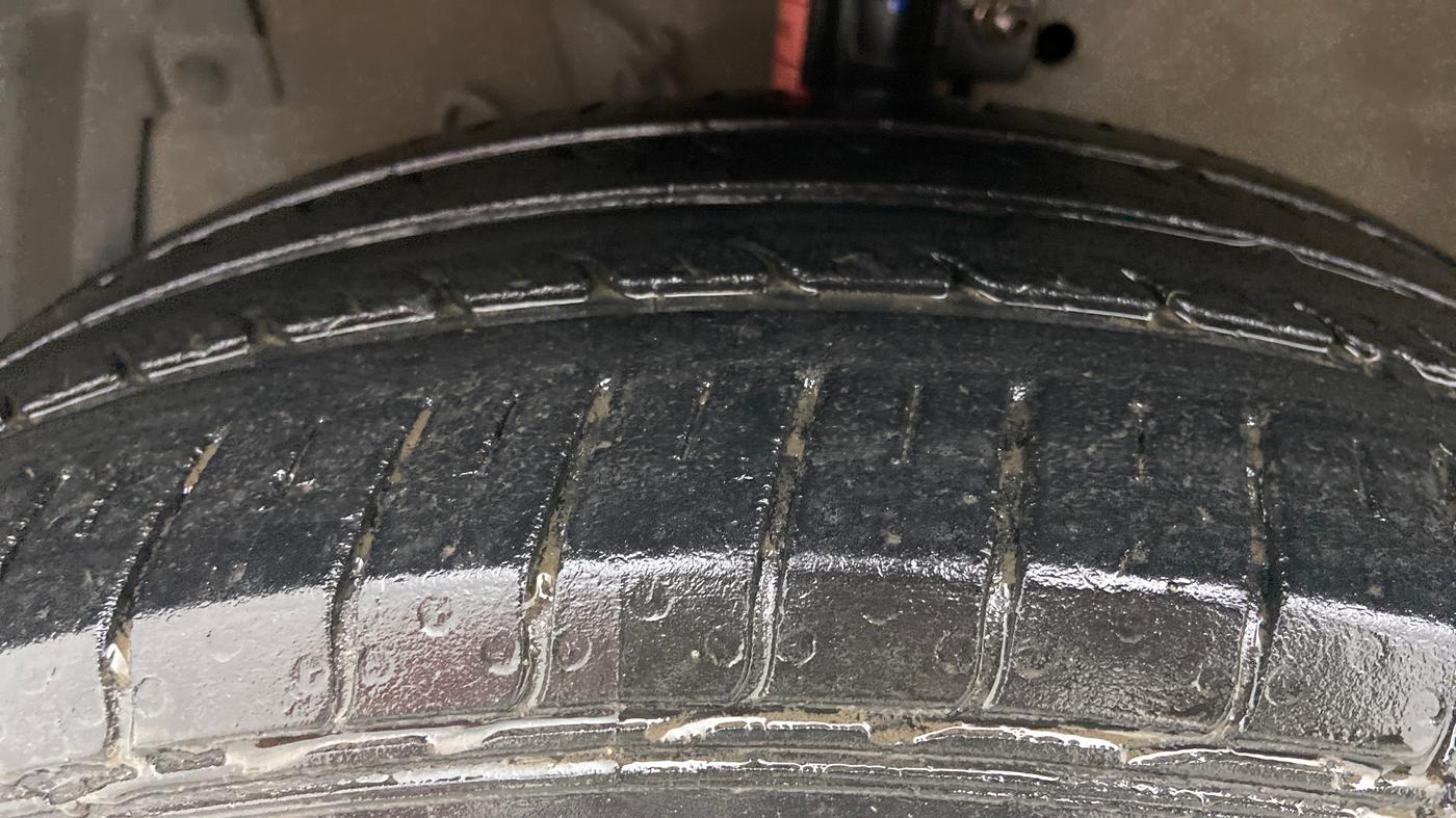 2017 Maruti Ciaz DELTA 1.4 AT PETROL, Petrol, Automatic, 36,066 km, Left Front Tyre Tread