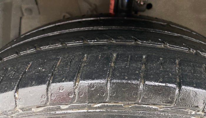 2017 Maruti Ciaz DELTA 1.4 AT PETROL, Petrol, Automatic, 36,066 km, Left Front Tyre Tread