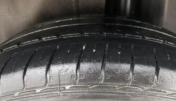 2017 Maruti Ciaz DELTA 1.4 AT PETROL, Petrol, Automatic, 36,066 km, Left Rear Tyre Tread