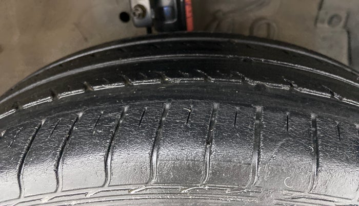 2017 Maruti Ciaz DELTA 1.4 AT PETROL, Petrol, Automatic, 36,066 km, Right Front Tyre Tread