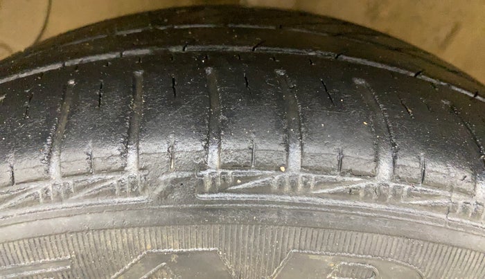 2014 Hyundai Grand i10 SPORTZ 1.2 KAPPA VTVT, Petrol, Manual, 71,303 km, Left Front Tyre Tread