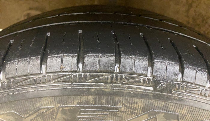 2014 Hyundai Grand i10 SPORTZ 1.2 KAPPA VTVT, Petrol, Manual, 71,303 km, Right Rear Tyre Tread