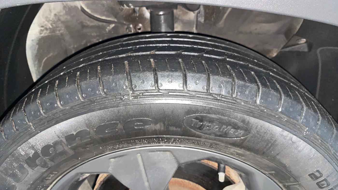 2021 KIA SELTOS HTK PLUS 1.5, Petrol, Manual, 30,310 km, Right Front Tyre Tread