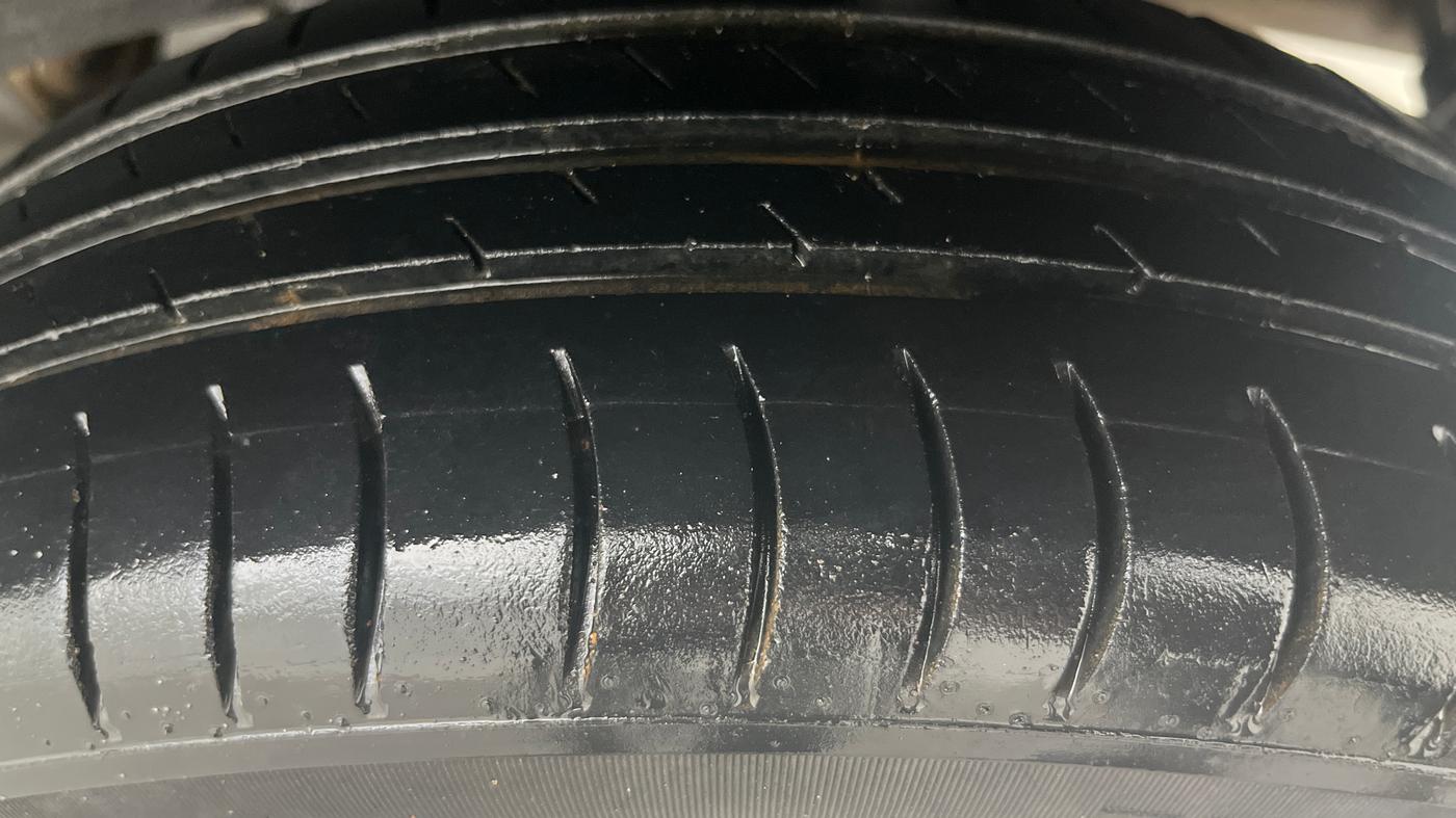 2017 Renault Kwid RXT 1.0 AMT, Petrol, Automatic, 76,756 km, Left Rear Tyre Tread