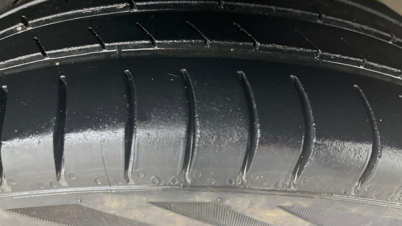 2017 Renault Kwid RXT 1.0 AMT, Petrol, Automatic, 76,756 km, Right Front Tyre Tread