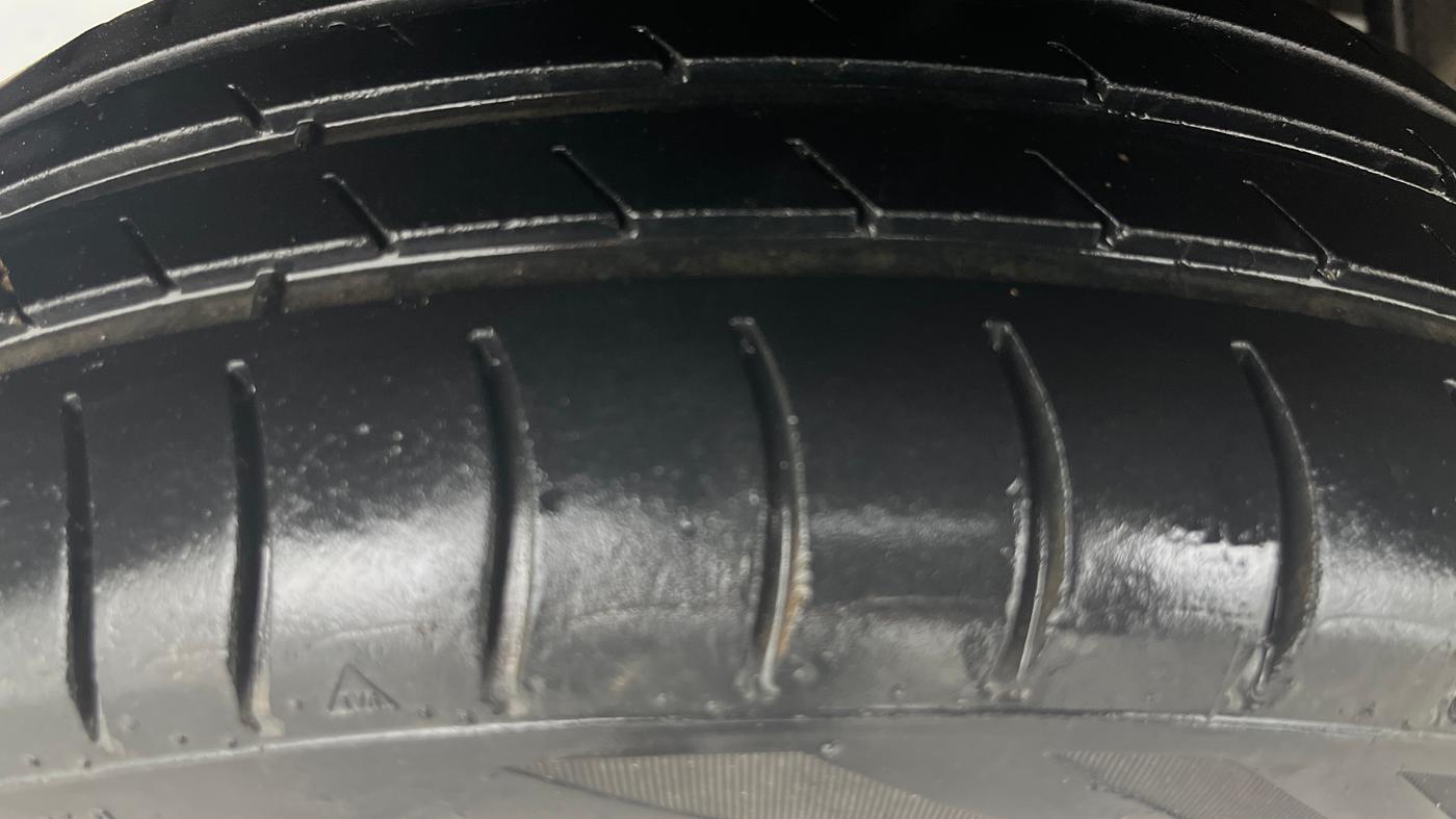 2017 Renault Kwid RXT 1.0 AMT, Petrol, Automatic, 76,756 km, Right Rear Tyre Tread