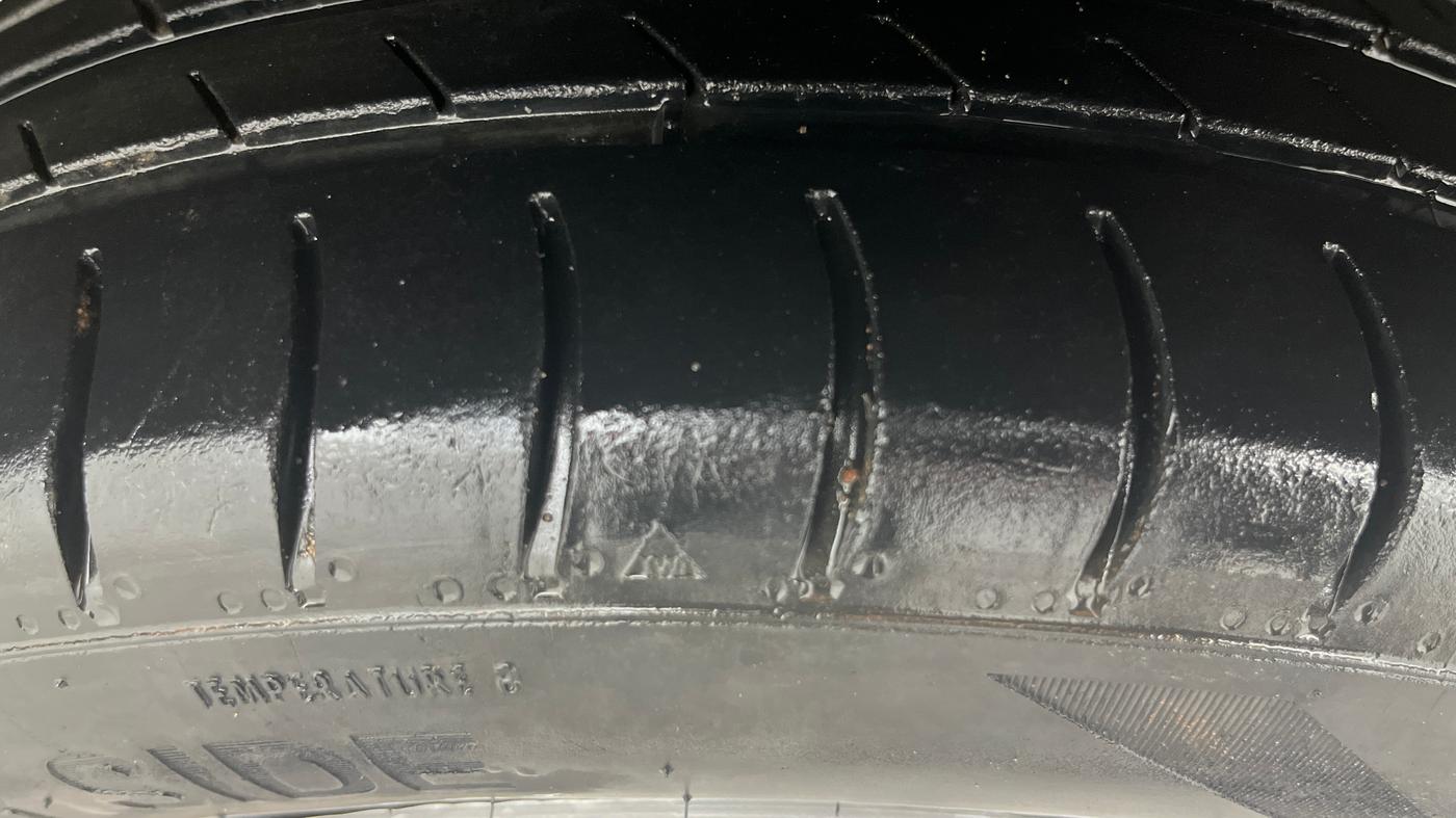 2017 Renault Kwid RXT 1.0 AMT, Petrol, Automatic, 76,756 km, Left Front Tyre Tread