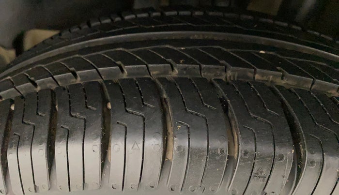 2018 Maruti Swift ZXI AMT, Petrol, Automatic, 40,025 km, Left Rear Tyre Tread