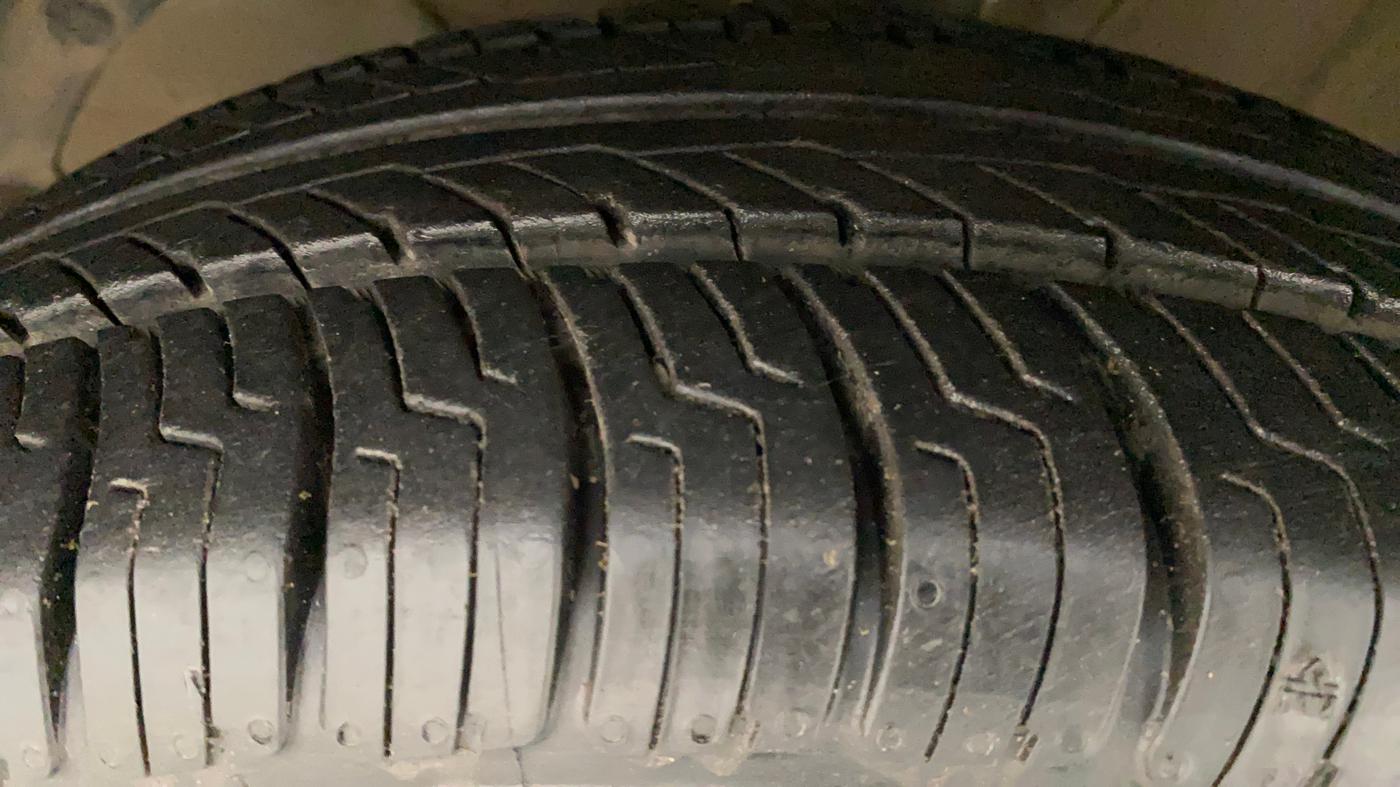 2018 Maruti Swift ZXI AMT, Petrol, Automatic, 40,025 km, Left Front Tyre Tread