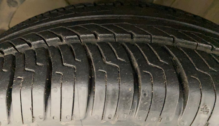 2018 Maruti Swift ZXI AMT, Petrol, Automatic, 40,025 km, Left Front Tyre Tread