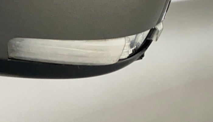 2018 Maruti Swift ZXI AMT, Petrol, Automatic, 40,025 km, Left rear-view mirror - Indicator light has minor damage
