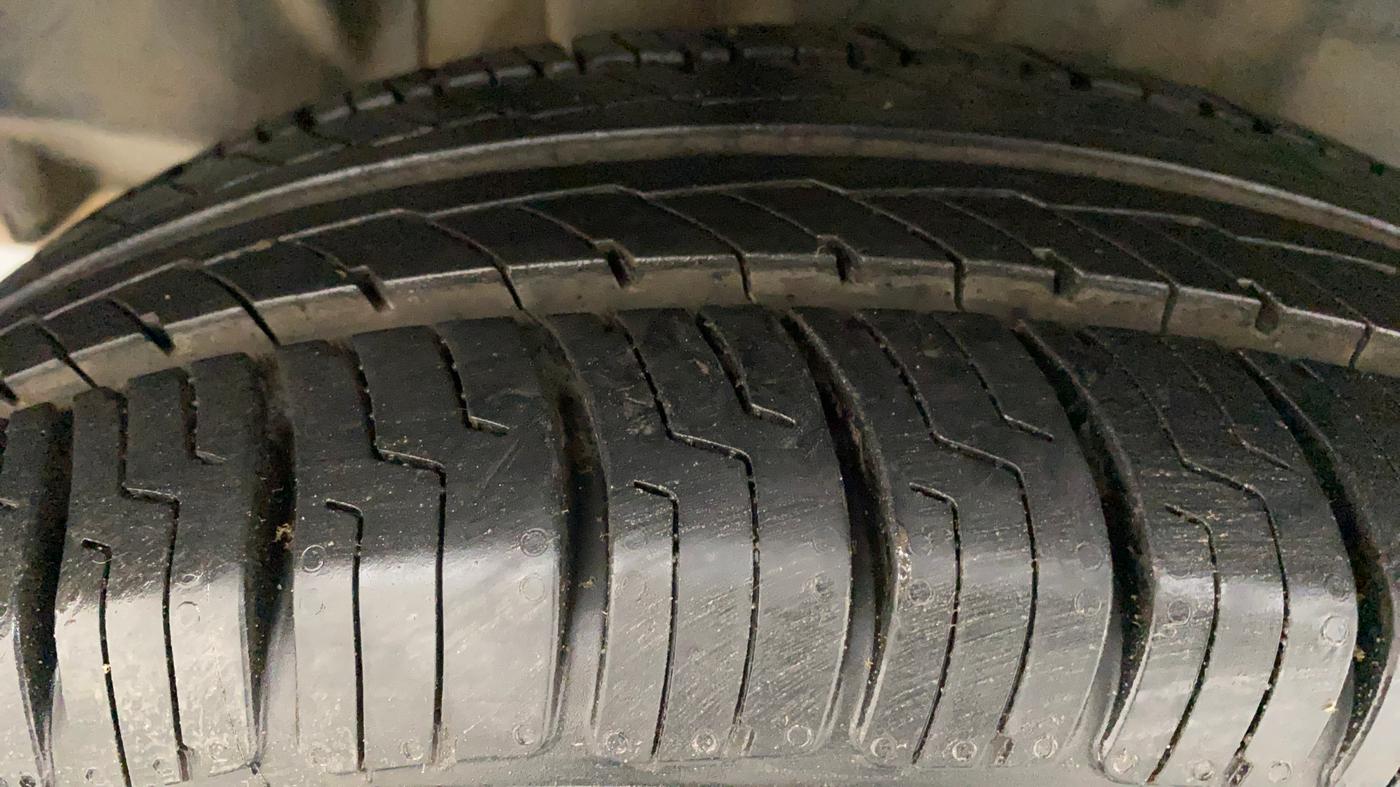2018 Maruti Swift ZXI AMT, Petrol, Automatic, 40,025 km, Right Rear Tyre Tread