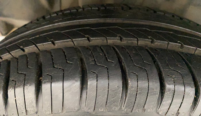 2018 Maruti Swift ZXI AMT, Petrol, Automatic, 40,025 km, Right Rear Tyre Tread
