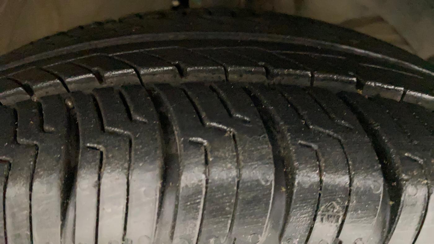 2018 Maruti Swift ZXI AMT, Petrol, Automatic, 40,025 km, Right Front Tyre Tread