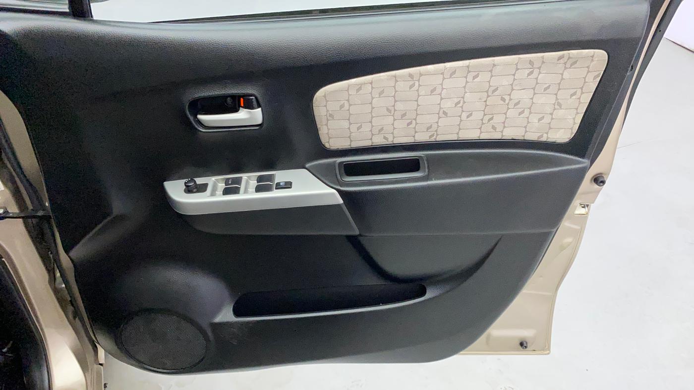 2013 Maruti Wagon R 1.0 VXI, Petrol, Manual, 57,715 km, Driver Side Door Panels Control