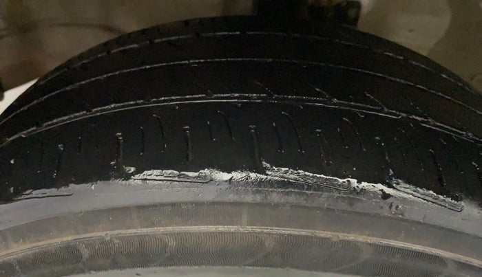 2013 Maruti Wagon R 1.0 VXI, Petrol, Manual, 57,715 km, Left Front Tyre Tread