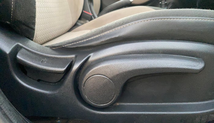 2017 Hyundai Elite i20 SPORTZ 1.2, Petrol, Manual, 76,964 km, Driver Side Adjustment Panel