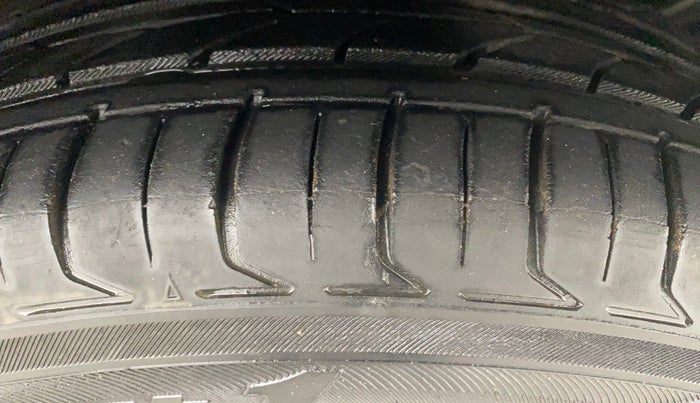 2013 Ford Ecosport TITANIUM 1.5L DIESEL, Diesel, Manual, 92,476 km, Right Front Tyre Tread