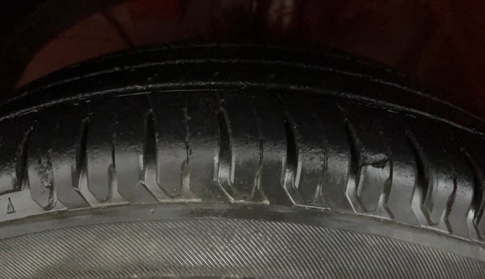 2018 Maruti Swift VXI AMT, Petrol, Automatic, 17,286 km, Left Front Tyre Tread