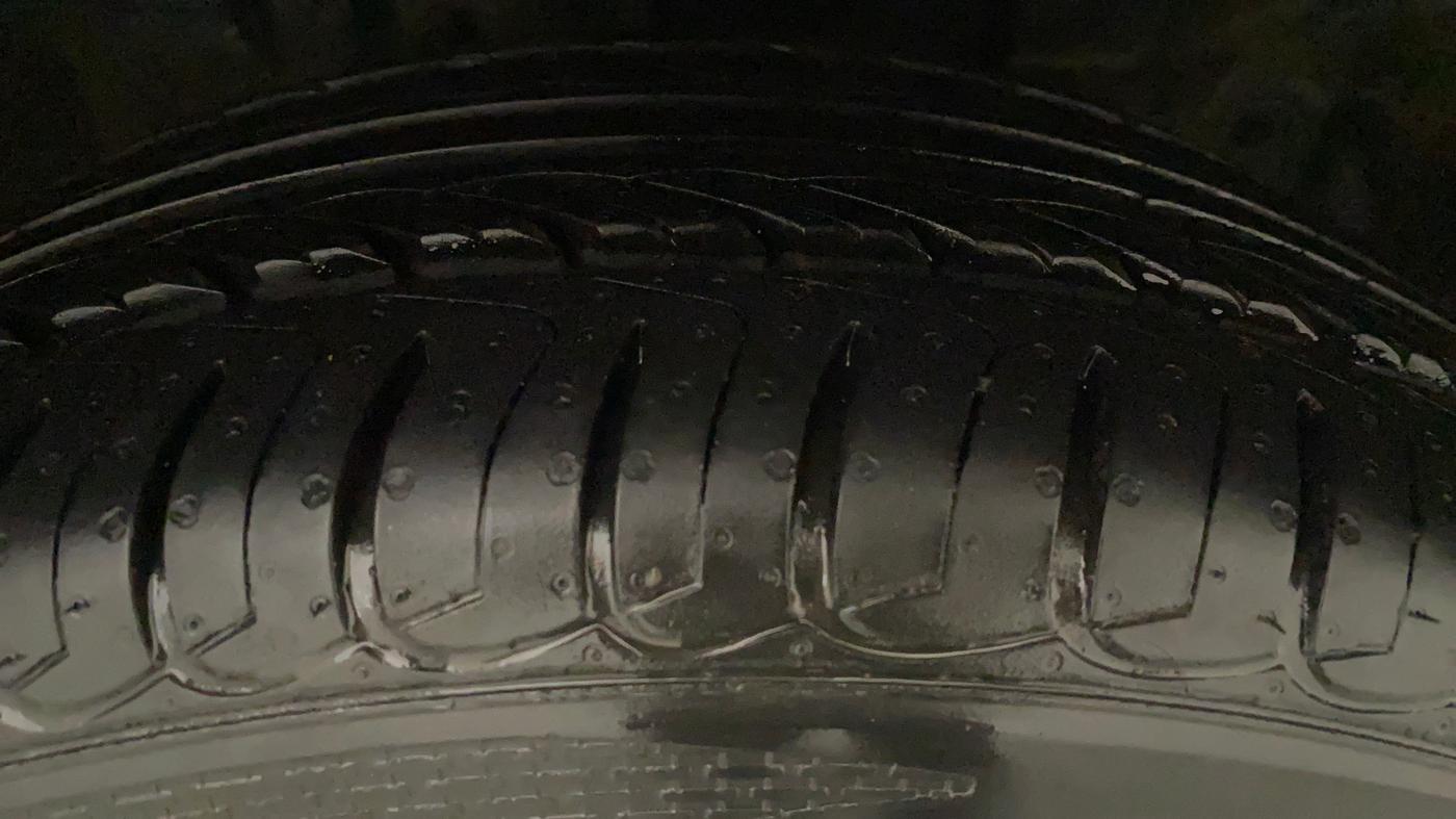 2020 Ford Ecosport TITANIUM + 1.5L DIESEL, Diesel, Manual, 65,037 km, Right Front Tyre Tread