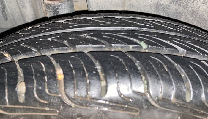 2016 Maruti Swift VXI, Petrol, Manual, 52,632 km, Right Rear Tyre Tread