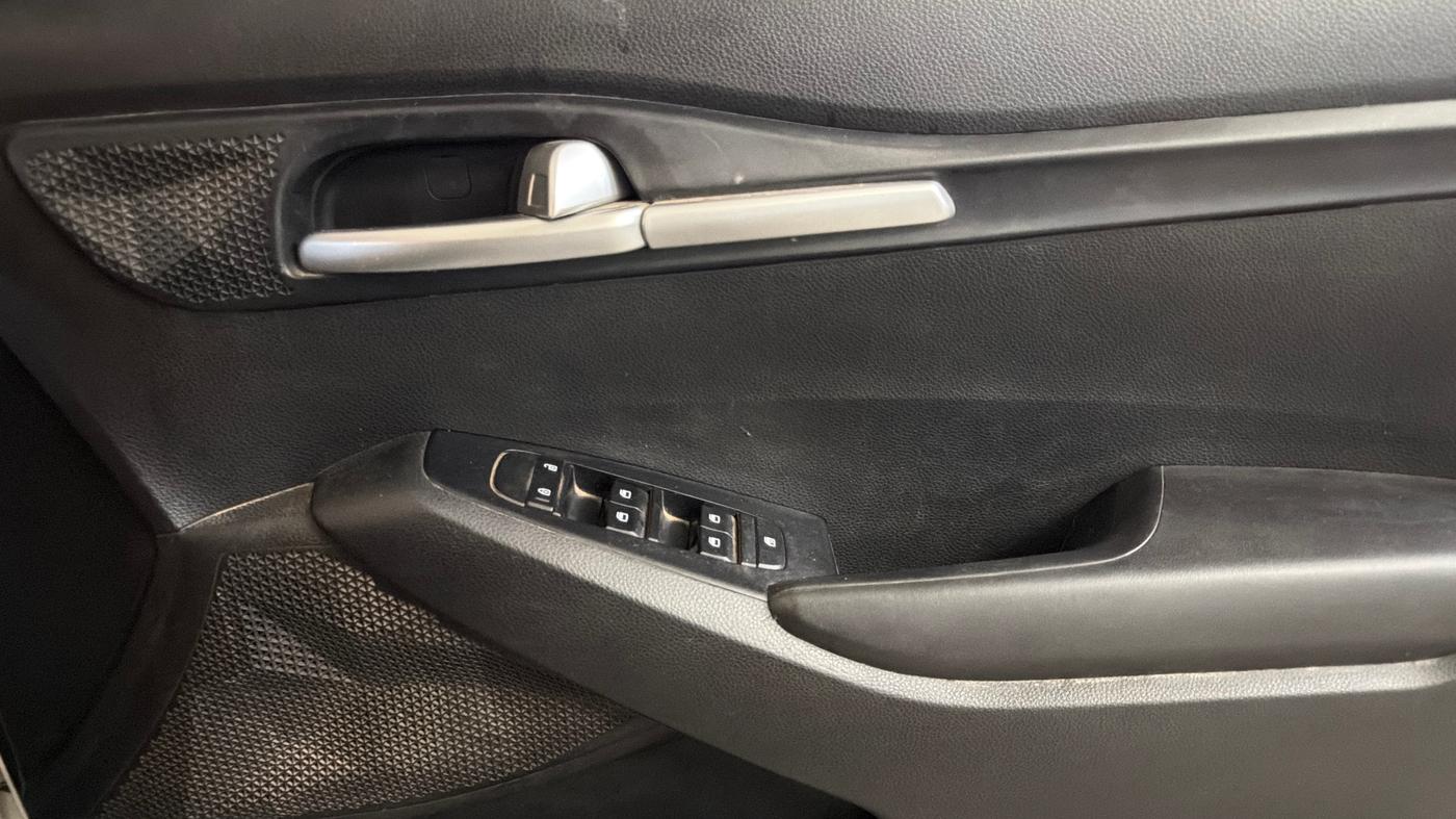 2023 KIA SELTOS HTE 1.5 DIESEL, Diesel, Manual, 76,094 km, Driver Side Door Panels Control
