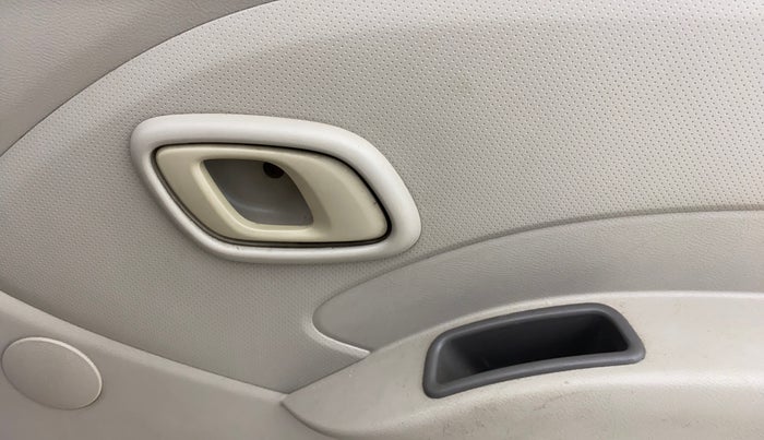 2016 Datsun Redi Go T (O), Petrol, Manual, 42,701 km, Driver Side Door Panels Control