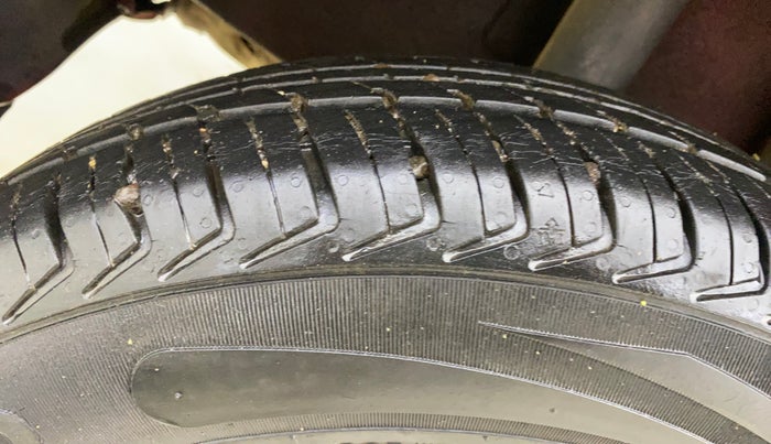 2016 Datsun Redi Go T (O), Petrol, Manual, 42,701 km, Right Rear Tyre Tread