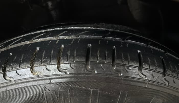 2021 Hyundai AURA S 1.2 CNG, CNG, Manual, 93,958 km, Right Front Tyre Tread