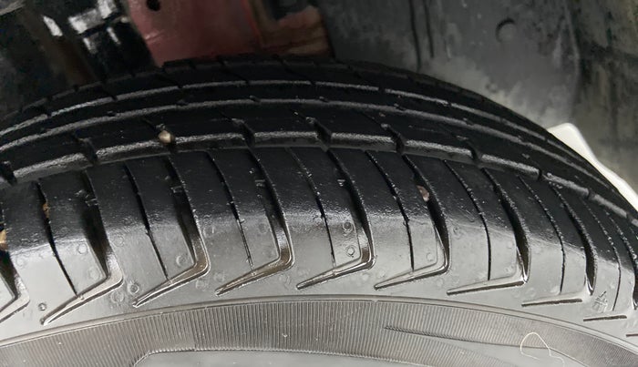 2018 Renault Kwid RXL, Petrol, Manual, 21,437 km, Right Front Tyre Tread
