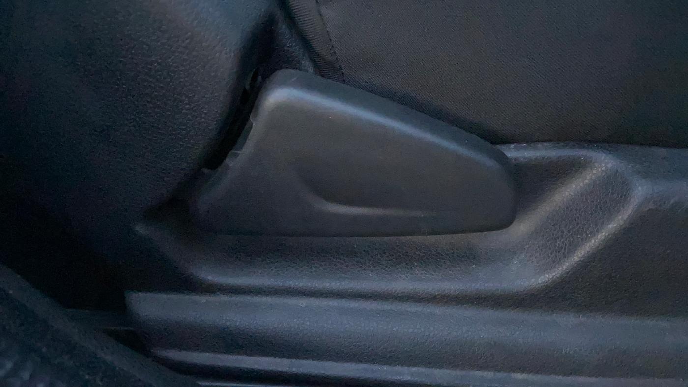 2024 Renault Kwid RXL 1.0 (O), Petrol, Manual, 10,971 km, Driver Side Adjustment Panel