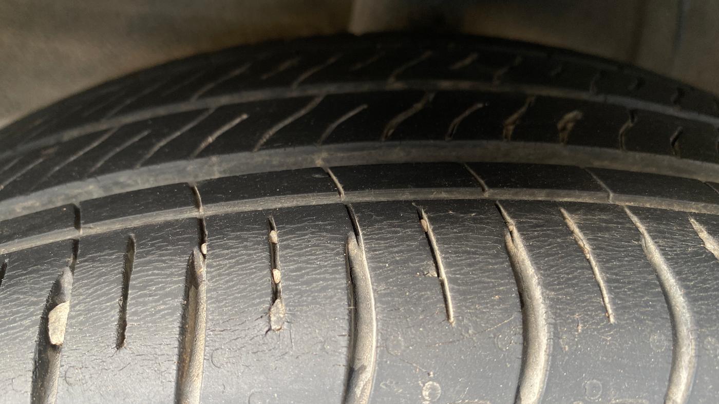 2024 Hyundai AURA SX 1.2 CNG, CNG, Manual, 27,116 km, Right Rear Tyre Tread
