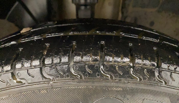 2016 Renault Kwid RXL, Petrol, Manual, 87,789 km, Right Front Tyre Tread