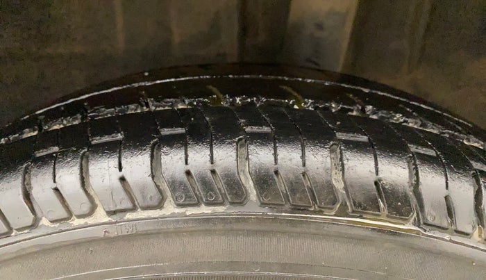 2016 Renault Kwid RXL, Petrol, Manual, 87,789 km, Left Rear Tyre Tread