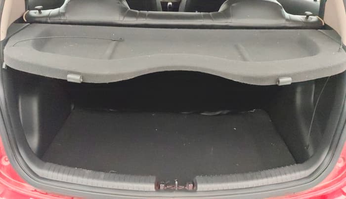 2017 Hyundai Grand i10 SPORTZ (O) AT 1.2 KAPPA VTVT, Petrol, Automatic, 17,875 km, Boot Inside