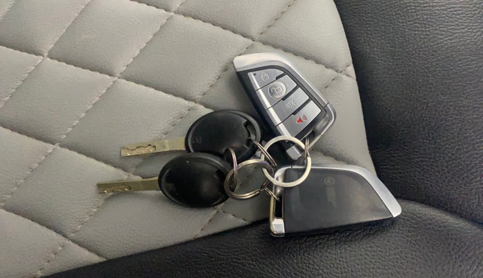 2022 Tata TIGOR XE PETROL, Petrol, Manual, 30,543 km, Key Close Up