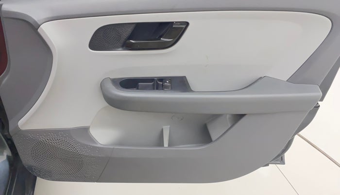 2020 Tata ALTROZ XE PETROL, Petrol, Manual, 61,019 km, Driver Side Door Panels Control