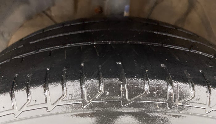 2017 Maruti Baleno ALPHA PETROL 1.2, Petrol, Manual, 89,652 km, Left Front Tyre Tread