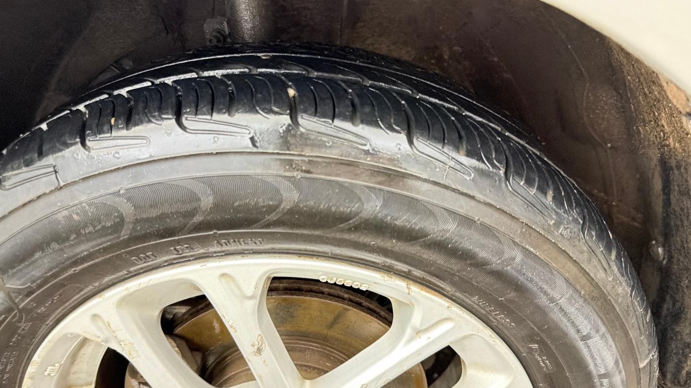 2022 Maruti Swift ZXI, Petrol, Manual, 61,672 km, Left Front Tyre Tread