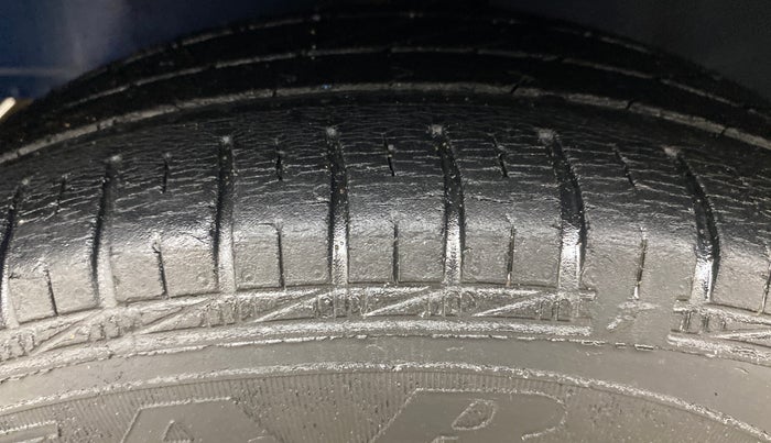 2015 Hyundai Eon MAGNA +, Petrol, Manual, 57,244 km, Left Front Tyre Tread