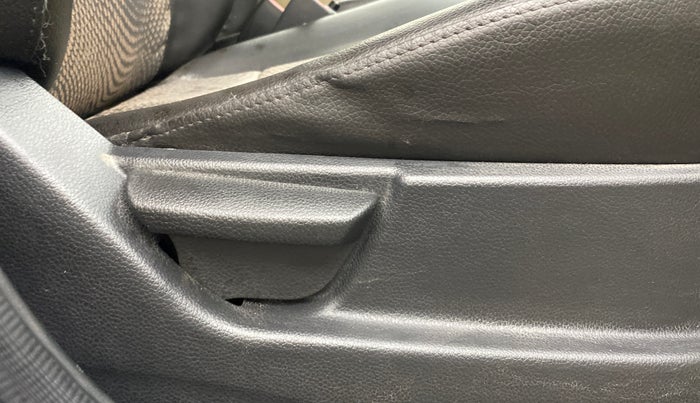 2015 Hyundai Eon MAGNA +, Petrol, Manual, 57,244 km, Driver Side Adjustment Panel