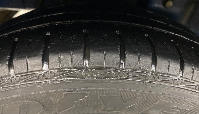 2015 Hyundai Eon MAGNA +, Petrol, Manual, 57,244 km, Right Rear Tyre Tread